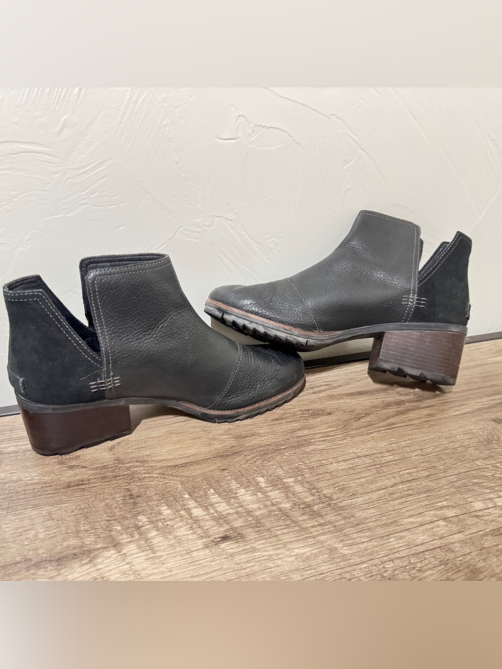 Sorel Black Leather & Suede Ankle Booties
